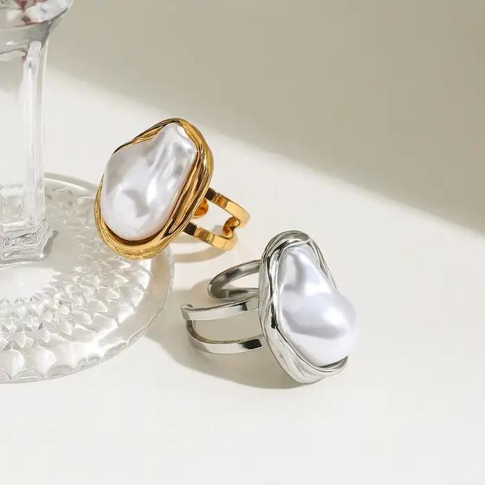 Bague en acier inoxydable plaqué or 18 carats avec perles baroques pour femmes style classique pour toutes les occasions