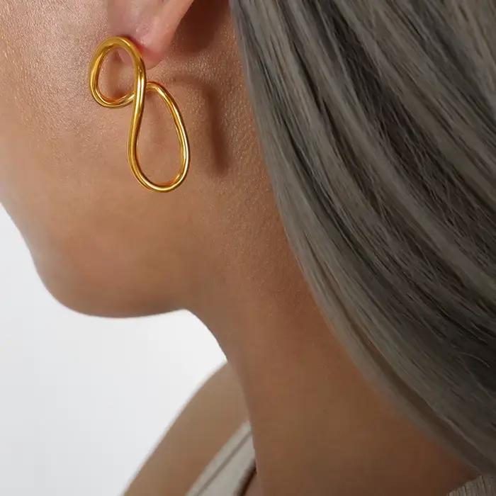 Boucles d'oreilles géométriques en acier inoxydable plaquées or 18 carats pour femmes style moderne minimaliste occasions spéciales