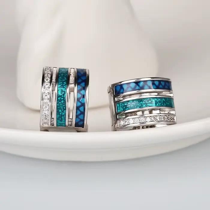 Boucles d'Oreilles Géométriques à Trois Rangées pour Femme