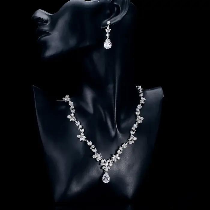 Boucles d'Oreilles et Collier ZAKOL en Zircone Cubique Style Mignon Romantique Occasions Spéciales Mariage