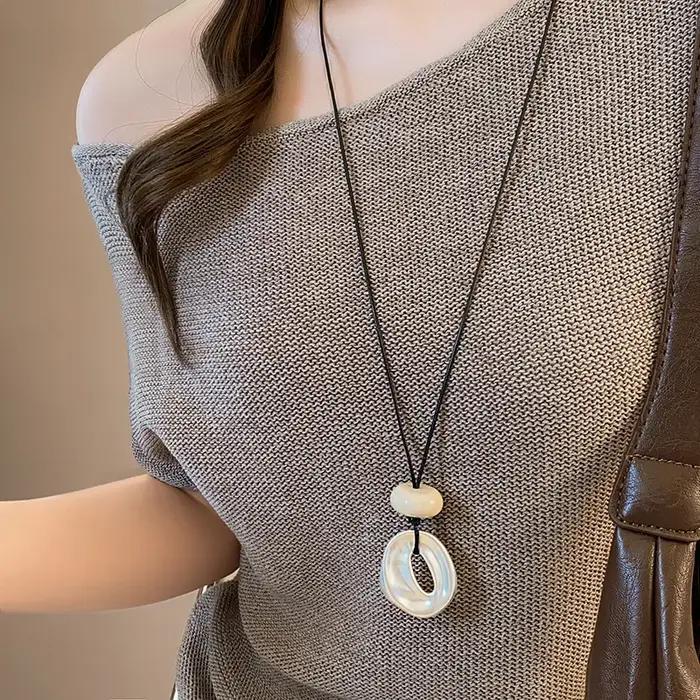 Nouveau collier pendentif irrégulier pour femme