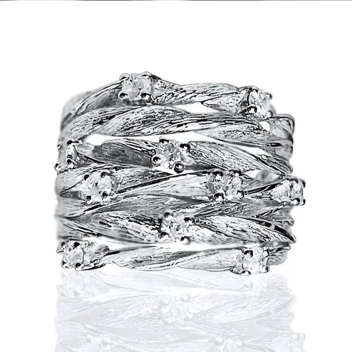 Bague Huitan croisée plaquée couleur or pour femmes, alliance de mariage en zircone cubique, design moderne et tendance pour mariage et occasions spéciales