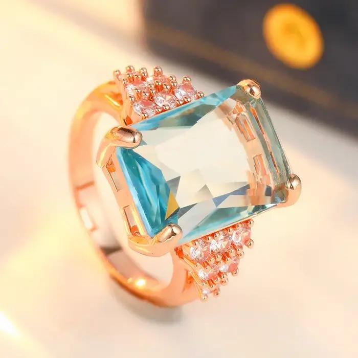 Bague de fiançailles carrée pour femmes, incrustation de zircon synthétique, luxe léger et style grandiose, bijoux de fête et de banquet
