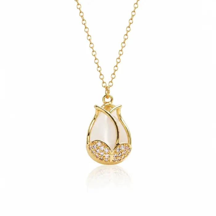 Collier pendentif tulipe plaqué or avec opale et zircon cubique délicat, bijou floral pour femme, idéal pour le quotidien